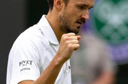 开云体育app-包含温网鏖战蒙特卡洛大师赛，梅德韦杰夫高光表现的词条