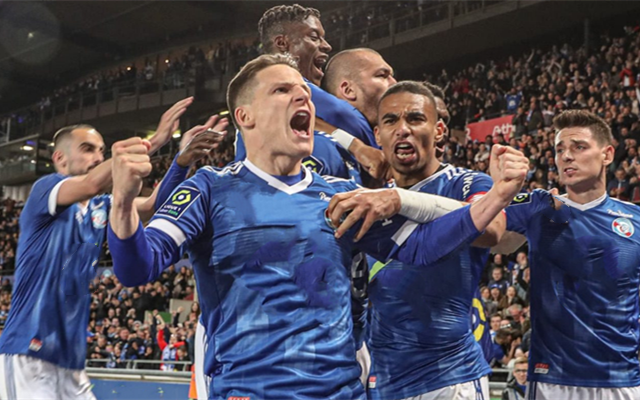 关于里尔客场逼平斯特拉斯堡，暂居榜首的信息