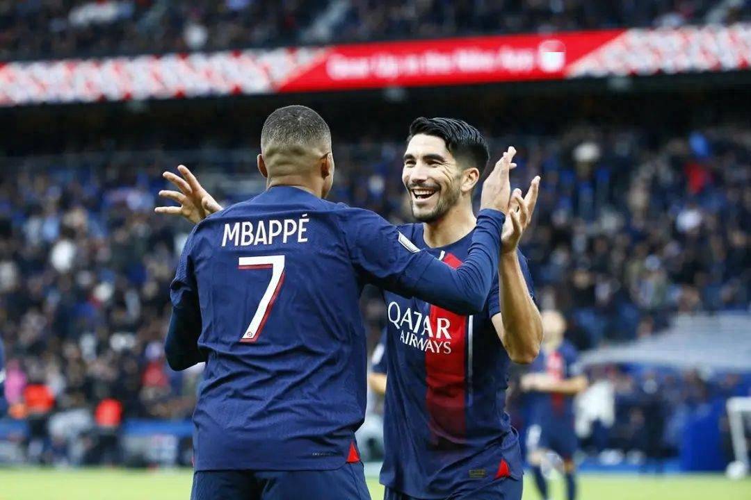 巴黎主场大胜斯特拉斯堡，稳坐榜首位置的简单介绍