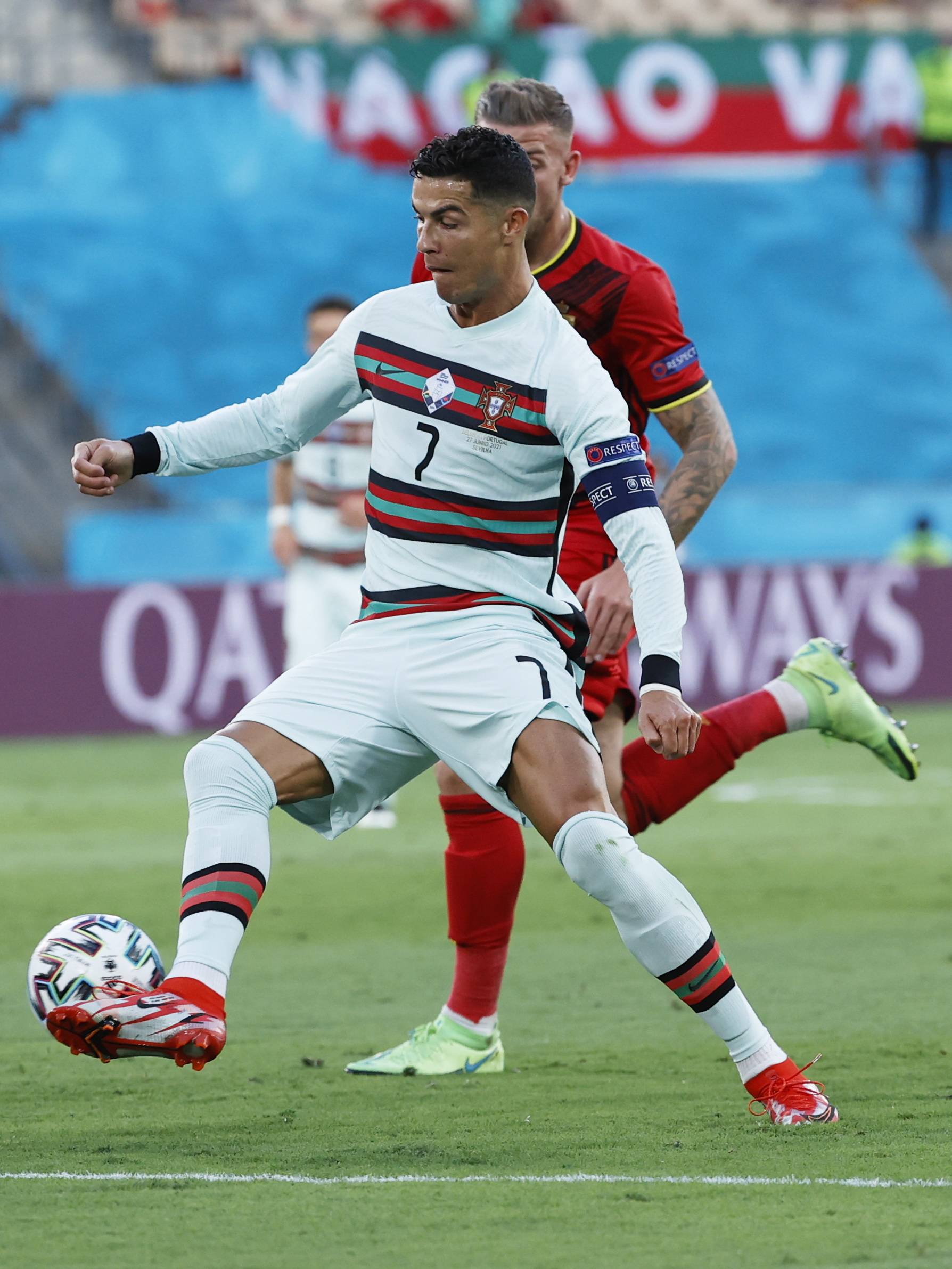 比利时大胜英格兰，晋级欧锦赛八强