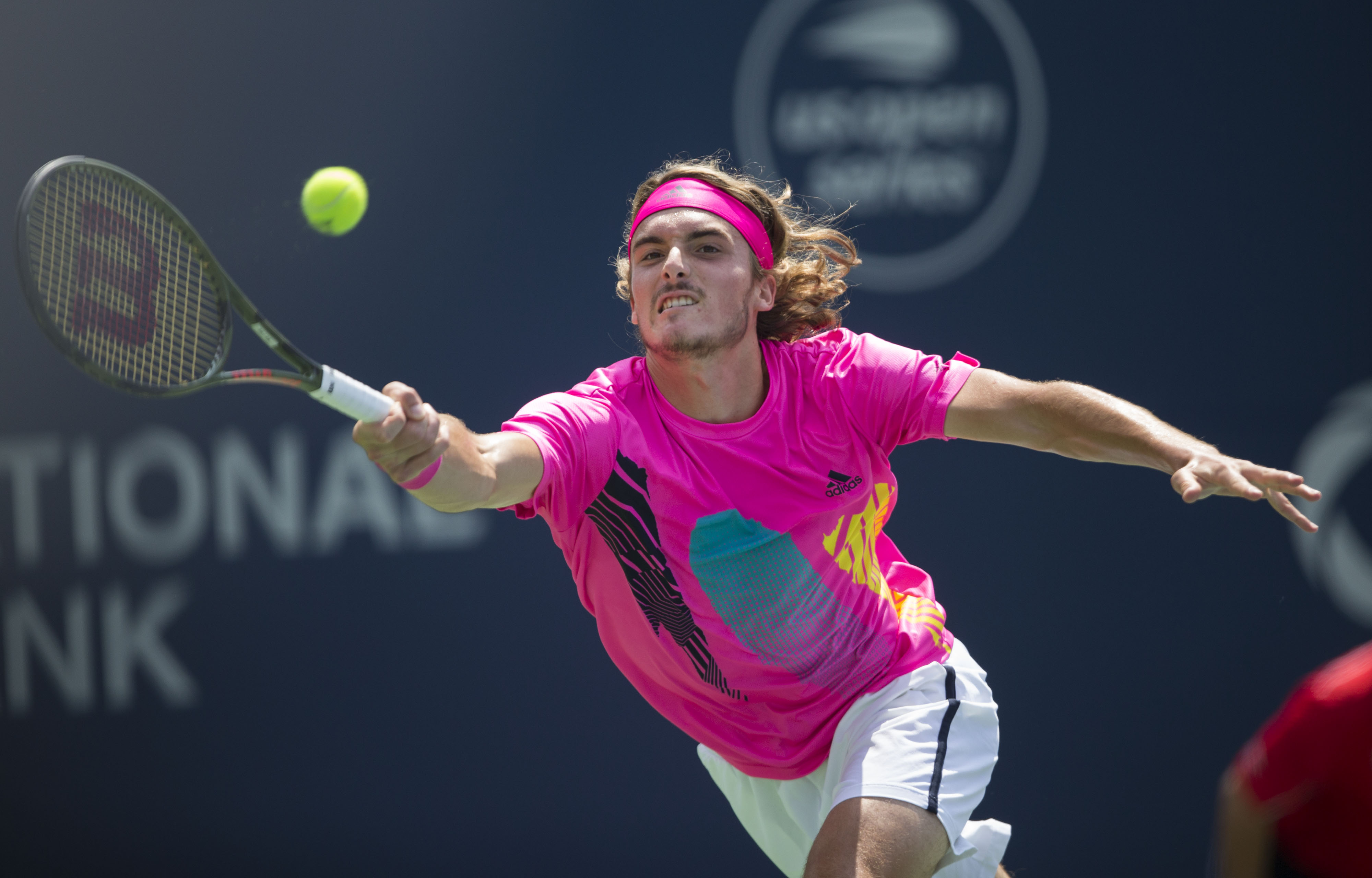 包含西班牙网球队完胜美国网球队，西西帕斯爆发神勇的词条