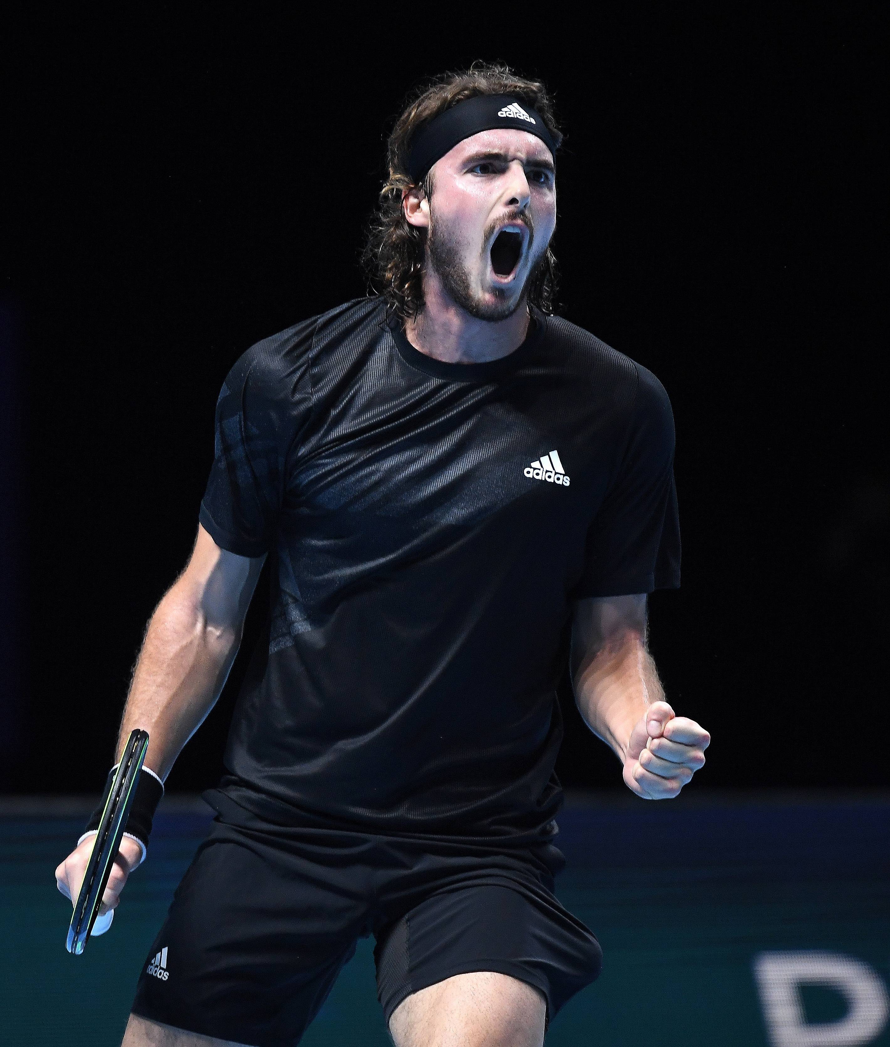 包含西班牙网球队完胜美国网球队，西西帕斯爆发神勇的词条