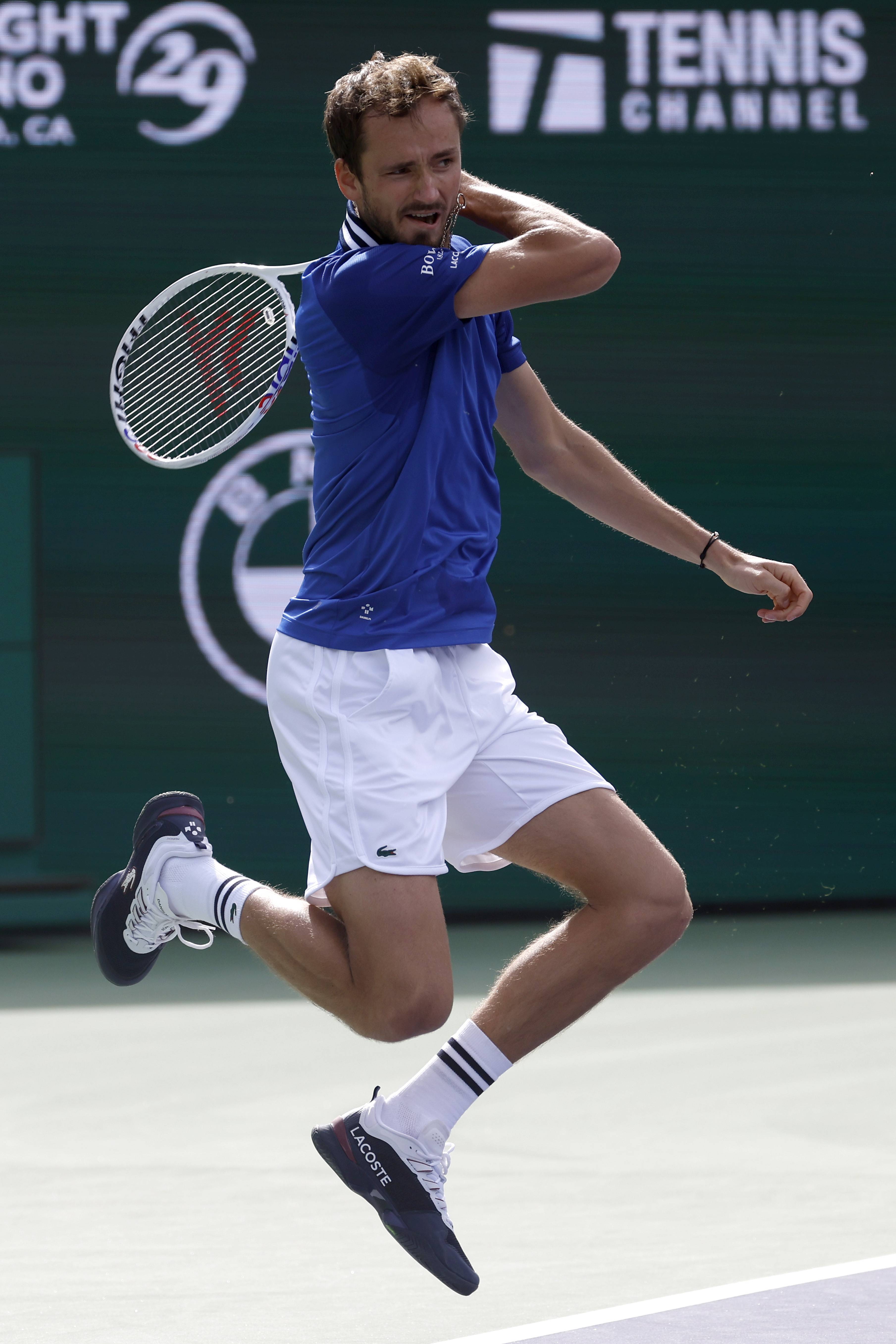 西班牙网球队力克英国网球队，梅德韦杰夫制霸全场的简单介绍