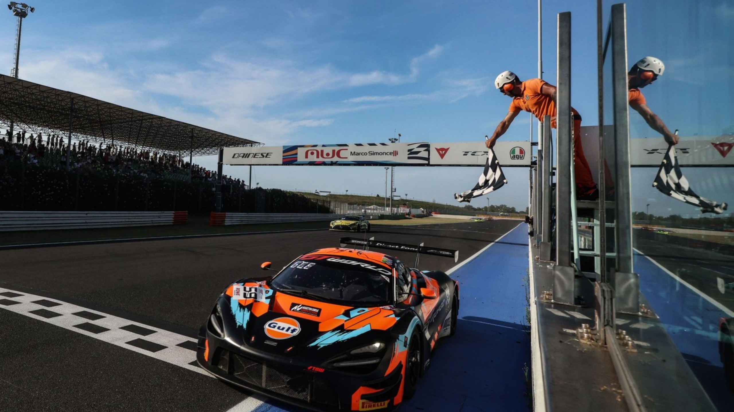 迈凯伦横扫索伯车队，塞恩斯刷新纪录